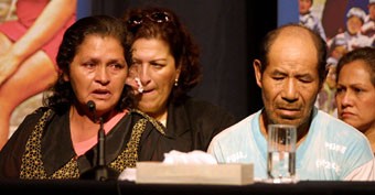 Padres de Indalencio Pomatanta en audiencia CVR